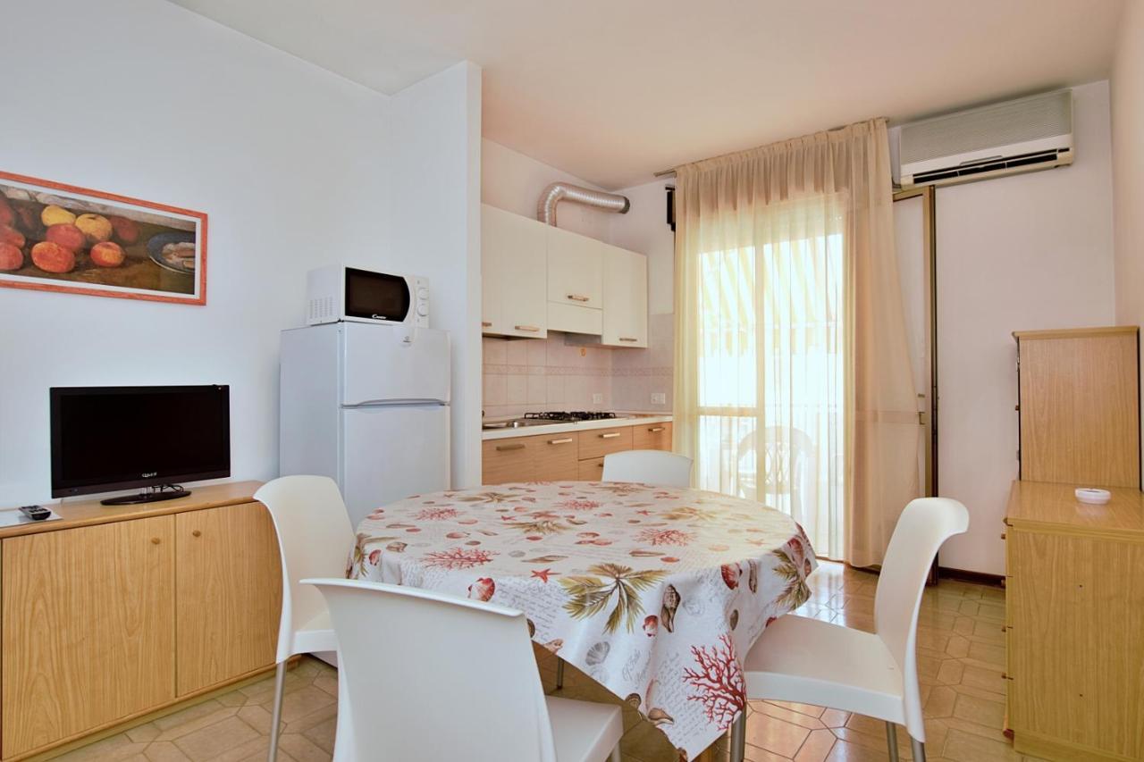 Residenza Canova Lignano Sabbiadoro Exterior photo